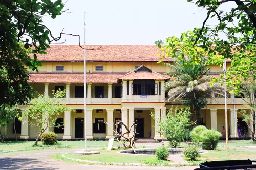 രാജകീയ കലാലയത്തിന്റെ രാഷ്ട്രീയ പാരമ്പര്യം