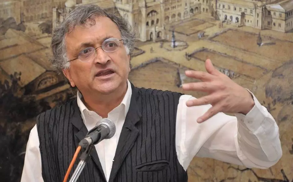 അമിത് ഷായും യോഗിയും കേരള മോഡല്‍ വികസനം ഗുജറാത്തിലും യുപിയിലും നടപ്പിലാക്കണം: രാമചന്ദ്രഗുഹ