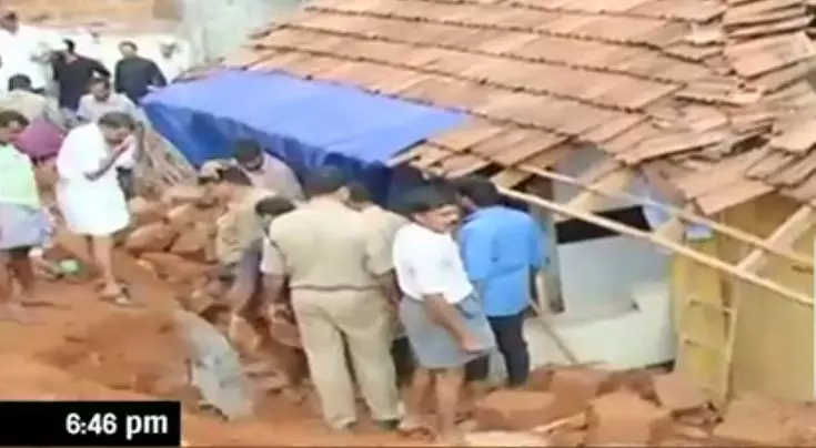 കണ്ണൂരില്‍ മതിലിടിഞ്ഞ് വീണ് അമ്മയും പിഞ്ചുകുഞ്ഞും മരിച്ചു