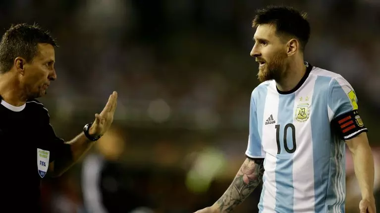 രക്ഷകനായി വീണ്ടും മെസി രക്ഷകനായി വീണ്ടും മെസി