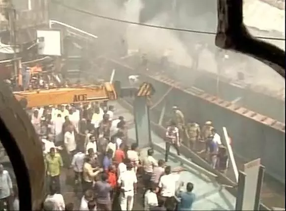 കൊല്ക്കത്തയില് നിര്മാണത്തിലിരുന്ന മേല്പ്പാലം തകര്ന്നു; 18 മരണം കൊല്ക്കത്തയില് നിര്മാണത്തിലിരുന്ന മേല്പ്പാലം തകര്ന്നു; 18 മരണം