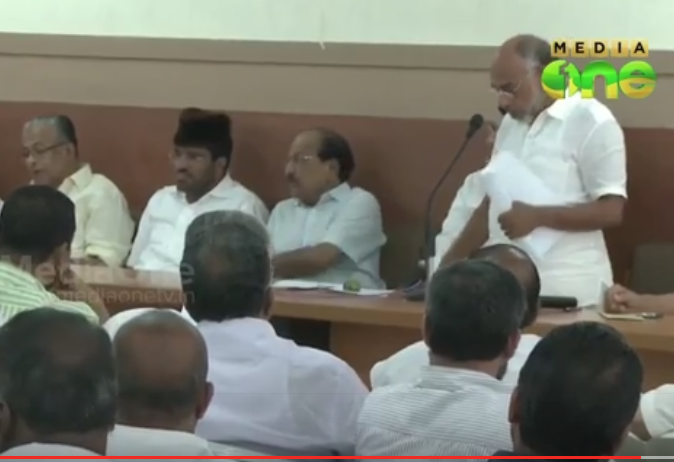 സമസ്ത-ലീഗ് പ്രശ്നം; പാണക്കാട് പ്രത്യേക യോഗം ചേര്‍ന്നു