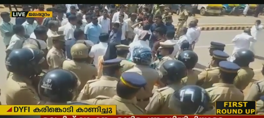 എ പി അനില്‍കുമാറിനു നേരെ കരിങ്കൊടി പ്രതിഷേധം