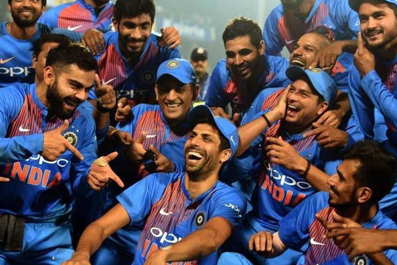 നെഹ്റക്ക് ഗംഭീര യാത്രയയപ്പ് ഒരുക്കി ടീം ഇന്ത്യ