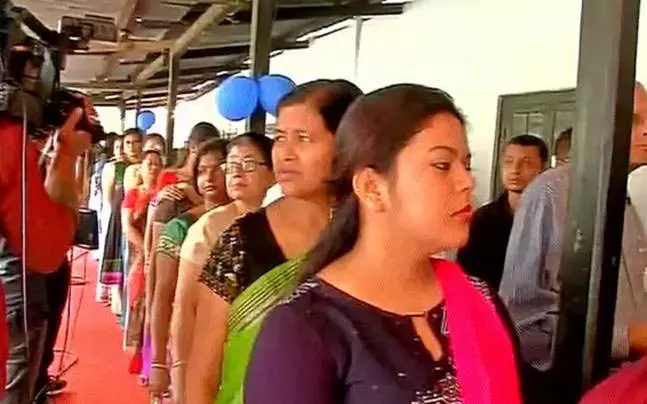 അസമിലെയും പശ്ചിമബംഗാളിലെയും വോട്ടെടുപ്പ് അവസാനിച്ചു അസമിലെയും പശ്ചിമബംഗാളിലെയും വോട്ടെടുപ്പ് അവസാനിച്ചു