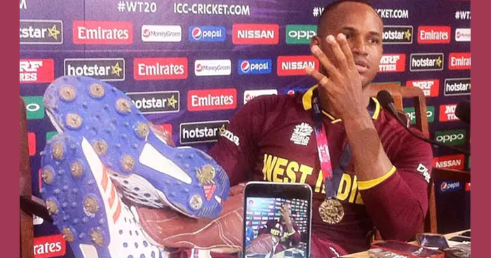 സാമുവല്സിന്റെ കാല്പ്രയോഗം വിവാദത്തില് സാമുവല്സിന്റെ കാല്പ്രയോഗം വിവാദത്തില്