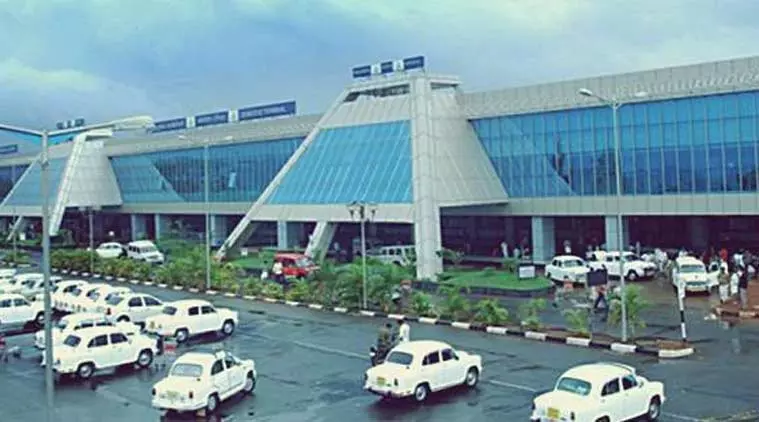 കരിപ്പൂരില് വലിയ വിമാനങ്ങളുടെ സര്വീസ് ഇല്ലാതായി; യാത്രക്കാരുടെ പോക്കറ്റും കാലിയായി കരിപ്പൂരില് വലിയ വിമാനങ്ങളുടെ സര്വീസ് ഇല്ലാതായി; യാത്രക്കാരുടെ പോക്കറ്റും കാലിയായി