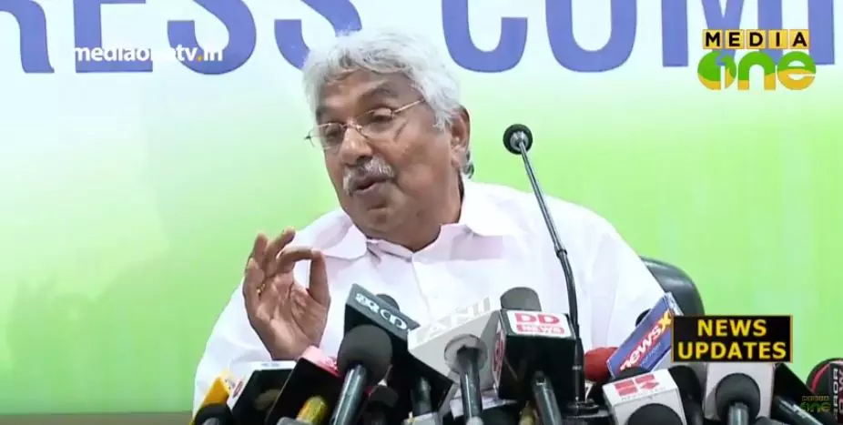 ഏറ്റവും അടുത്ത ആളുകളില്‍ ഒരാളുടെ ബ്ലാക് മെയിലിംഗിന് വിധേയനായി: ഉമ്മന്‍ചാണ്ടി