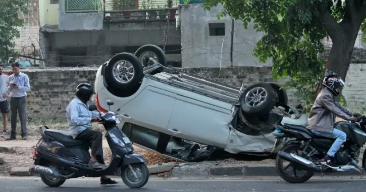 വാഹനാപകടത്തില്പെടുന്നവരെ ആശുപത്രിയില് എത്തിച്ചാല് 2000 രൂപ പാരിതോഷികം വാഹനാപകടത്തില്പെടുന്നവരെ ആശുപത്രിയില് എത്തിച്ചാല് 2000 രൂപ പാരിതോഷികം