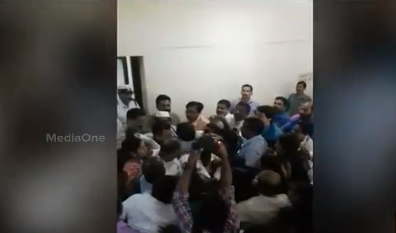 തിരുവനന്തപുരം കോര്‍പറേഷനില്‍ ബിജെപി അംഗങ്ങള്‍ മേയറെ കയ്യേറ്റം ചെയ്തു