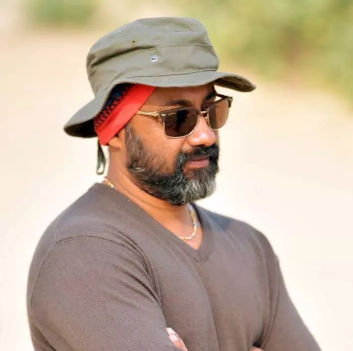 ഒബ്റോണ്‍ മാളിലെ ഷോപ്പില്‍ കട്ടന്‍ചായക്ക് 100 രൂപ; വില കേട്ട് അന്തം വിട്ട് സംവിധായകന്‍