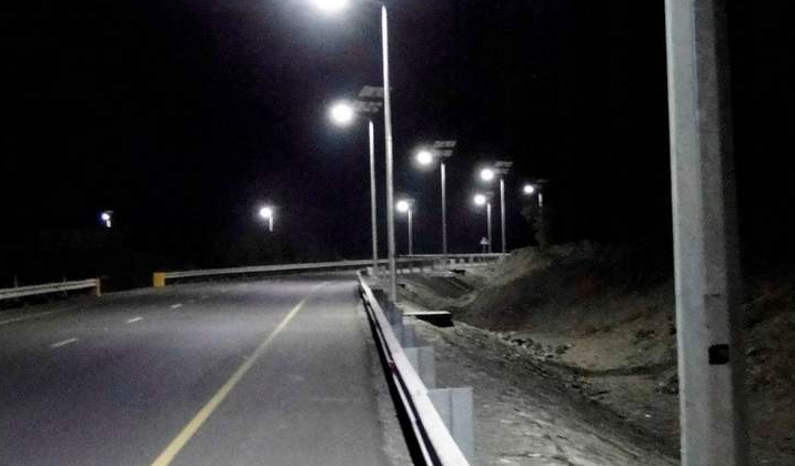 യു.എ.ഇയില്‍ പരമ്പരാഗത തെരുവ് വിളക്കുകള്‍ മാറ്റി ആധുനിക എല്‍.ഇ.ഡി ലൈറ്റുകള്‍ സ്ഥാപിക്കുന്നു