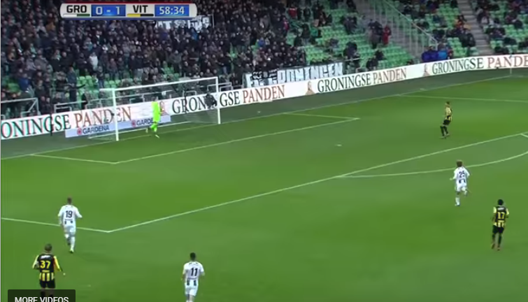 35 വാര അകലെ നിന്നും ഒരു സെല്‍ഫ് ഗോള്‍ - വീഡിയോ കാണാം