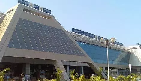 കരിപ്പൂരില് നിന്നും വലിയ വിമാനങ്ങള് സര്വീസ് നടത്തുന്ന കാര്യത്തില് ചര്ച്ച കരിപ്പൂരില് നിന്നും വലിയ വിമാനങ്ങള് സര്വീസ് നടത്തുന്ന കാര്യത്തില് ചര്ച്ച