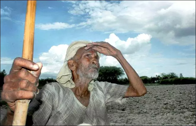 മോദിക്ക് മണ്ണിനോട് മമതയില്ല; ഗുജറാത്തില്‍ ബിജെപിക്കെതിരെ കര്‍ഷകര്‍