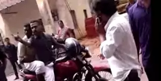 കോടതി വളപ്പില്‍ മാധ്യമപ്രവര്‍ത്തകര്‍ക്കു നേരെ ബിജെപിക്കാരുടെ കൈയ്യേറ്റം