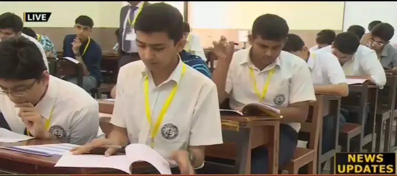 സിബിഎസ്ഇ ചോദ്യപേപ്പര് ചോര്ത്തിയത് അധ്യാപകരെന്ന് പൊലീസ്; 3 പേര് അറസ്റ്റില് സിബിഎസ്ഇ ചോദ്യപേപ്പര് ചോര്ത്തിയത് അധ്യാപകരെന്ന് പൊലീസ്; 3 പേര് അറസ്റ്റില്