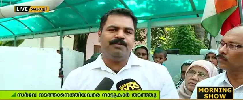 കുമ്പളം ടോള് പ്ലാസ വികസനം; പ്രതിഷേധവുമായി നാട്ടുകാര് കുമ്പളം ടോള് പ്ലാസ വികസനം; പ്രതിഷേധവുമായി നാട്ടുകാര്