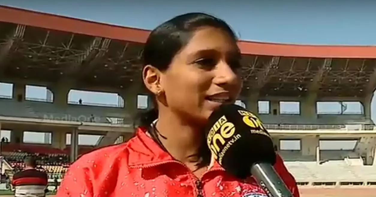 നൂറു മീറ്ററില് സ്വര്ണമണിഞ്ഞ അപര്ണയുടെ ഇന്ത്യന് ഫുട്ബോള് ചരിത്രം നൂറു മീറ്ററില് സ്വര്ണമണിഞ്ഞ അപര്ണയുടെ ഇന്ത്യന് ഫുട്ബോള് ചരിത്രം