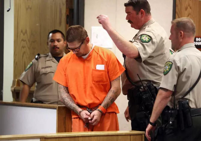 വനത്തിന് തീയിട്ട് സെല്ഫിയെടുത്ത യുവാവിന് 20 വര്ഷം തടവ് വനത്തിന് തീയിട്ട് സെല്ഫിയെടുത്ത യുവാവിന് 20 വര്ഷം തടവ്