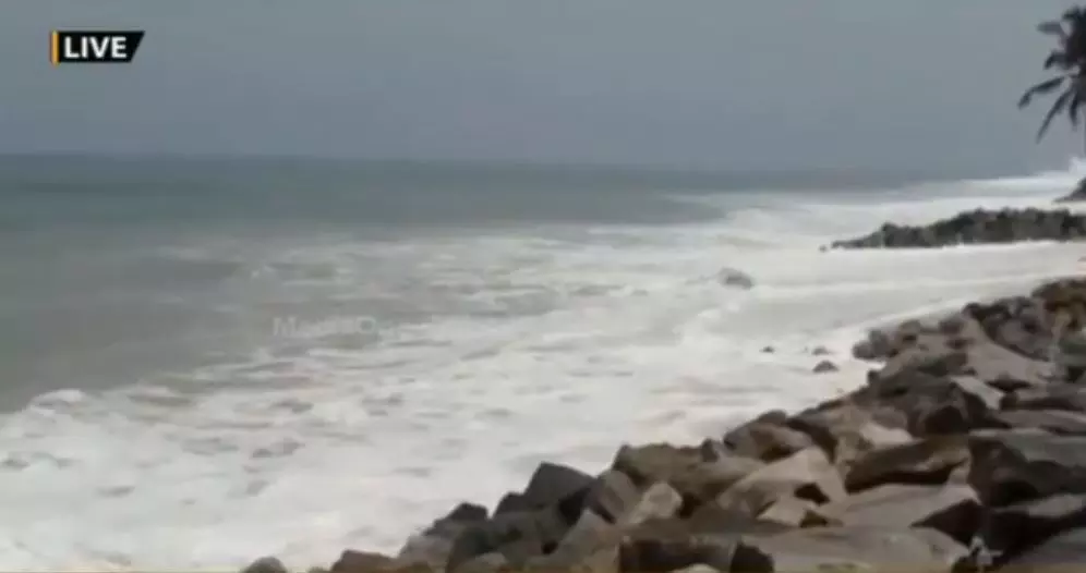 തീരദേശവാസികള്ക്ക് സൗജന്യ റേഷന്; വിവാദ ഉത്തരവ് പിന്വലിക്കണമെന്ന് ആവശ്യം തീരദേശവാസികള്ക്ക് സൗജന്യ റേഷന്; വിവാദ ഉത്തരവ് പിന്വലിക്കണമെന്ന് ആവശ്യം