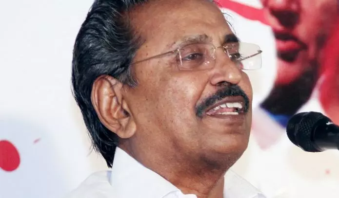 വിഎസിനെ പ്രകീര്ത്തിച്ചും പിണറായിയെ എതിര്ത്തും എംഐ ഷാനഷാസ് വിഎസിനെ പ്രകീര്ത്തിച്ചും പിണറായിയെ എതിര്ത്തും എംഐ ഷാനഷാസ്