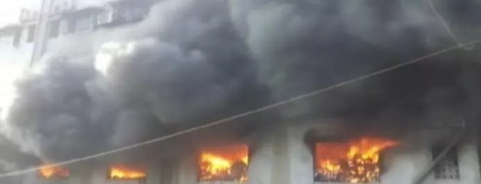 ഭിവന്ഡിയില് വന് തീപിടിത്തം ഭിവന്ഡിയില് വന് തീപിടിത്തം