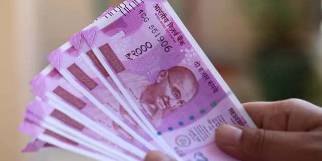 എണ്ണ വില ഉയരുന്ന പ്രവണത ഇന്ത്യൻ രൂപക്ക് വീണ്ടും തിരിച്ചടിയാകും എണ്ണ വില ഉയരുന്ന പ്രവണത ഇന്ത്യൻ രൂപക്ക് വീണ്ടും തിരിച്ചടിയാകും