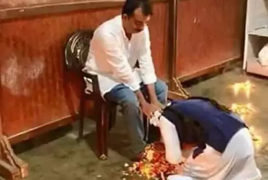 ചേര്പ്പ് സ്കൂളിലെ ഗുരുപൂജക്കെതിരെ പ്രതിഷേധം ശക്തം ചേര്പ്പ് സ്കൂളിലെ ഗുരുപൂജക്കെതിരെ പ്രതിഷേധം ശക്തം