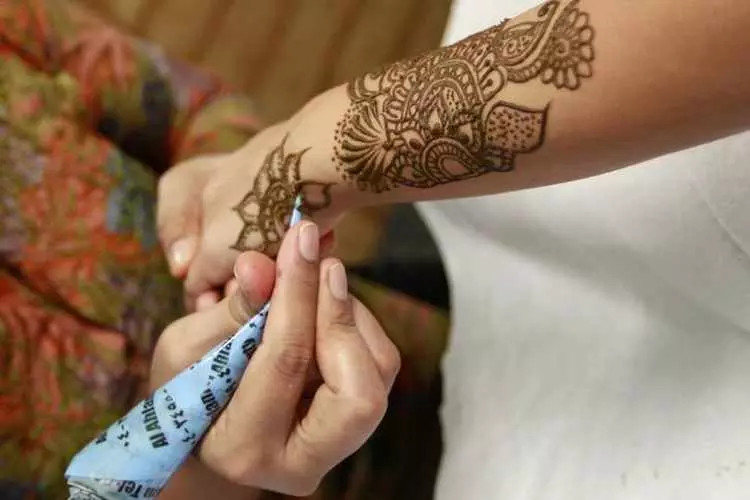 സൌദിയില് വിവാഹപ്രായം 18 ആക്കണമെന്ന ശിപാര്ശയുമായി ശൂറ കൌണ്സില് സൌദിയില് വിവാഹപ്രായം 18 ആക്കണമെന്ന ശിപാര്ശയുമായി ശൂറ കൌണ്സില്