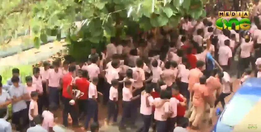 അടച്ചുപൂട്ടല്‍ ഭീഷണിയില്‍ പെരുമ്പടപ്പ് എഎംഎല്‍പി സ്കൂളും