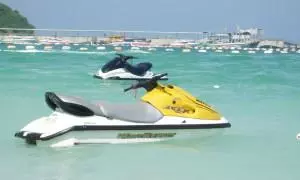 കൊച്ചി കായലില്‍ വാട്ടര്‍ ബൈക്ക് മറിഞ്ഞ് ഒരാളെ കാണാതായി