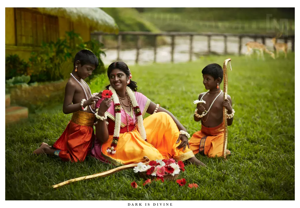 ഈ ചിത്രങ്ങള് പറയും കറുപ്പ് ദൈവികമാണെന്ന്; പരമ്പരാഗത ഇന്ത്യന് സൌന്ദര്യ സങ്കല്പങ്ങളെ വെല്ലുവിളിച്ച് ഒരു ഫോട്ടോഗ്രാഫര് ഈ ചിത്രങ്ങള് പറയും കറുപ്പ് ദൈവികമാണെന്ന്; പരമ്പരാഗത ഇന്ത്യന് സൌന്ദര്യ സങ്കല്പങ്ങളെ വെല്ലുവിളിച്ച് ഒരു ഫോട്ടോഗ്രാഫര്
