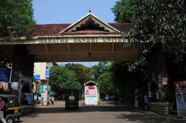 എം.ജി സര്വകലാശാലയുടെ സിലബസ് പരിഷ്കരണം രാഷ്ട്രീയ താല്പര്യങ്ങള്ക്കുവേണ്ടി അട്ടിമറിക്കുന്നു എം.ജി സര്വകലാശാലയുടെ സിലബസ് പരിഷ്കരണം രാഷ്ട്രീയ താല്പര്യങ്ങള്ക്കുവേണ്ടി അട്ടിമറിക്കുന്നു