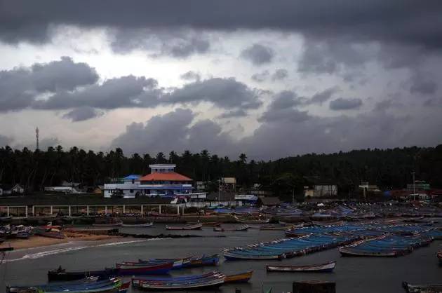 കേരള തീരത്ത് ശക്തമായ കാറ്റിന് സാധ്യത