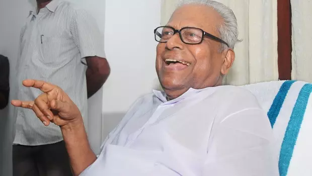 വിഎസിന് പദവി: ഇരട്ട പദവി ഭേദഗതി ബില് നിയമസഭയില് അവതരിപ്പിച്ചു വിഎസിന് പദവി: ഇരട്ട പദവി ഭേദഗതി ബില് നിയമസഭയില് അവതരിപ്പിച്ചു