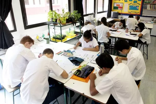 യുഎഇയില്‍ വിദ്യാര്‍ഥികള്‍ക്ക് ജോലിചെയ്യാന്‍ അനുമതി