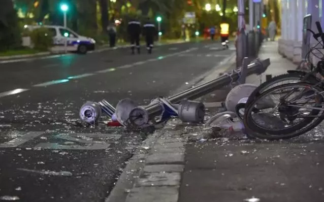 ഫ്രാന്സിലെ തീവ്രവാദി ആക്രമണത്തെ അപലപിച്ച് യുഎഇ ഫ്രാന്സിലെ തീവ്രവാദി ആക്രമണത്തെ അപലപിച്ച് യുഎഇ