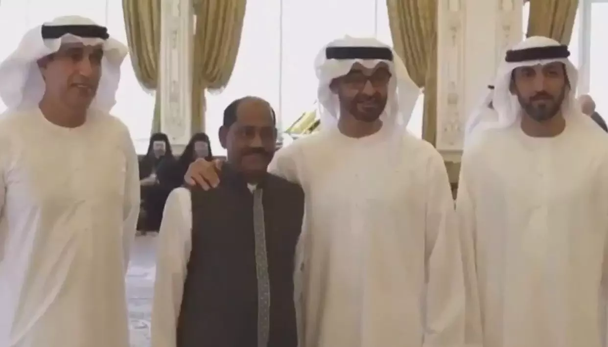 അബൂദബി കിരീടാവകാശിയുടെ കൊട്ടാരത്തില്‍ സേവനമനുഷ്ഠിച്ച മലയാളി ജീവനക്കാരന് രാജകീയ യാത്രയയപ്പ്