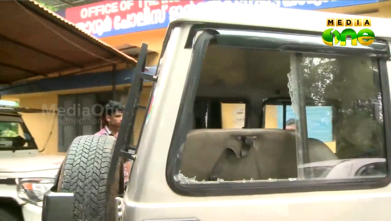 മലപ്പുറത്ത് പൊലീസിനെ അക്രമിച്ച സംഭവം: നൂറോളം പേര്‍ക്കെതിരെ കേസ്