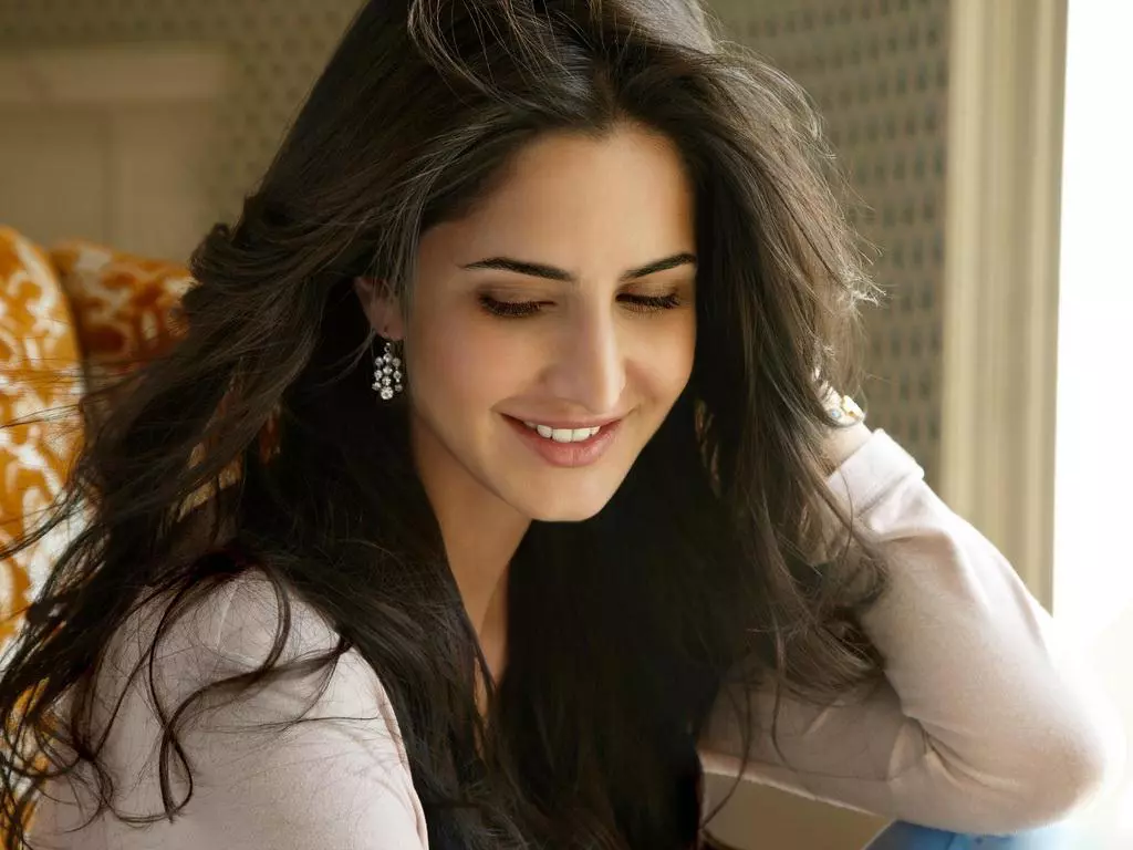 കത്രീന ഫേസ്ബുക്കിലെത്തി