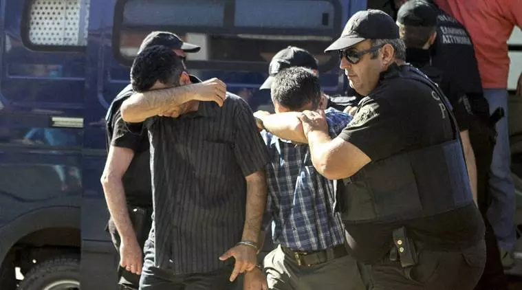 തുര്ക്കിയില് നിന്നും രക്ഷപ്പെട്ട സൈനികര് ഗ്രീസില് പിടിയിലായി തുര്ക്കിയില് നിന്നും രക്ഷപ്പെട്ട സൈനികര് ഗ്രീസില് പിടിയിലായി