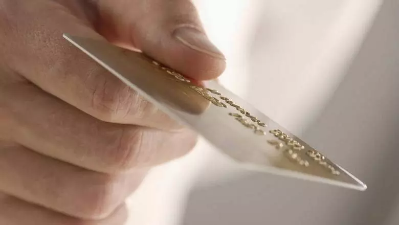 ക്രഡിറ്റ് കാര്‍ഡ് ഉപയോഗിക്കുന്നവരില്‍നിന്ന് അധിക ഫീസ് ഈടാക്കിയാല്‍ പിഴ