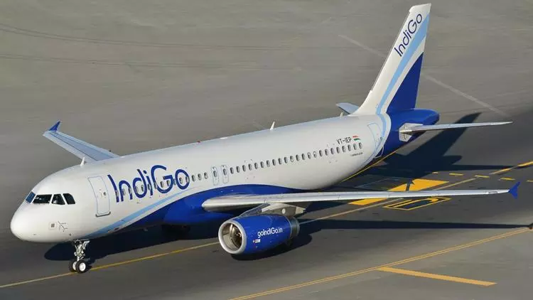 ദുബൈ- കോഴിക്കോട് വിമാനത്തില്‍ ബഹളം വച്ച യാത്രക്കാരനെ മുംബൈയിലിറക്കി