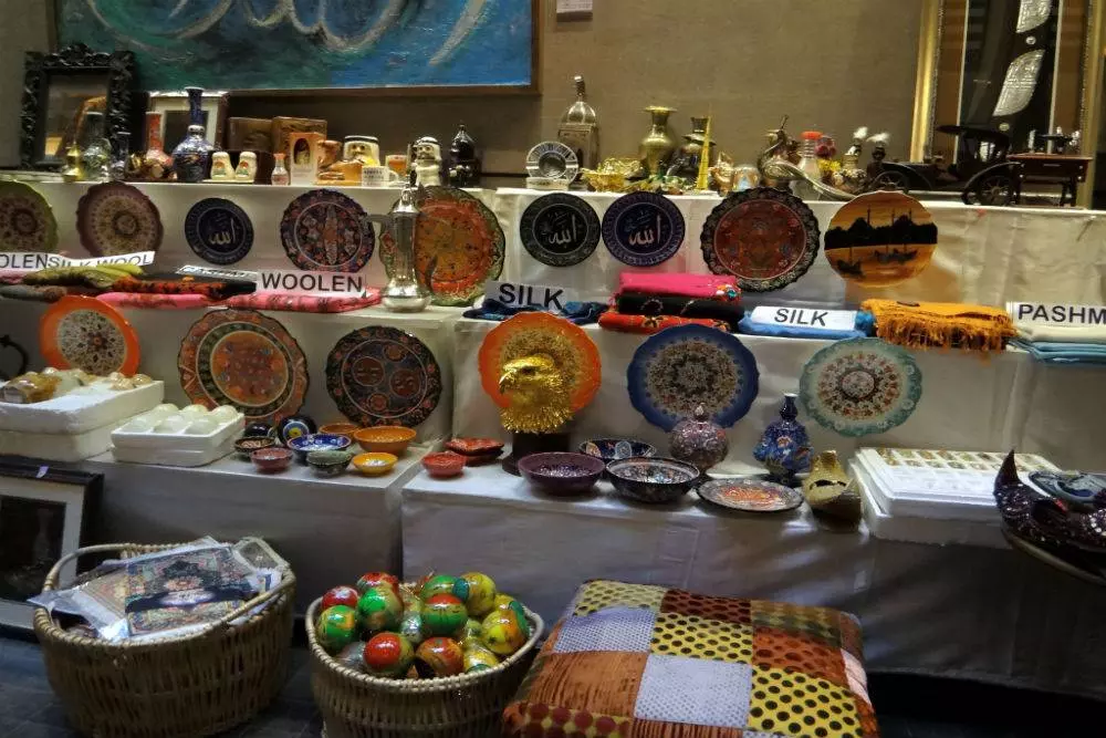 നിയമലംഘനം; അബൂദബിയില് 43 വ്യാപാര സ്ഥാപനങ്ങള് അടച്ചുപൂട്ടി നിയമലംഘനം; അബൂദബിയില് 43 വ്യാപാര സ്ഥാപനങ്ങള് അടച്ചുപൂട്ടി