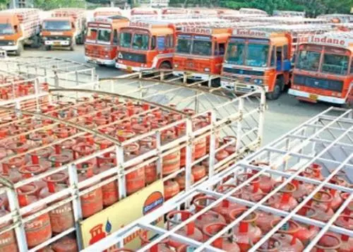 ഐഒസി സമരം നാല് ദിവസം പിന്നിട്ടു ഐഒസി സമരം നാല് ദിവസം പിന്നിട്ടു