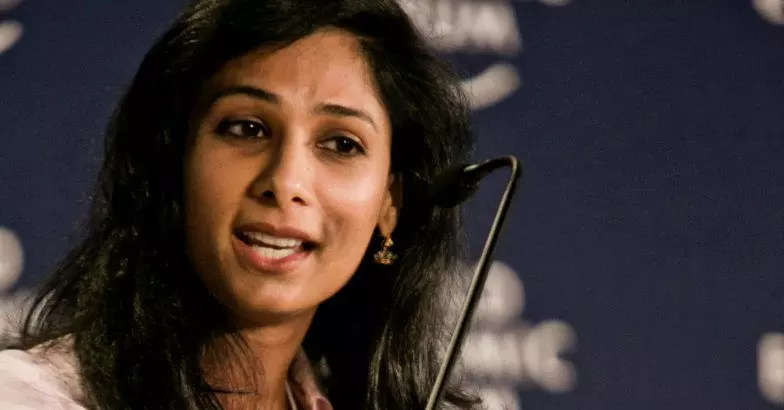 ഗീതാ ഗോപിനാഥിനെതിരായ വി എസിന്റെ കത്ത് നേതൃത്വത്തിന് തലവേദന ഗീതാ ഗോപിനാഥിനെതിരായ വി എസിന്റെ കത്ത് നേതൃത്വത്തിന് തലവേദന