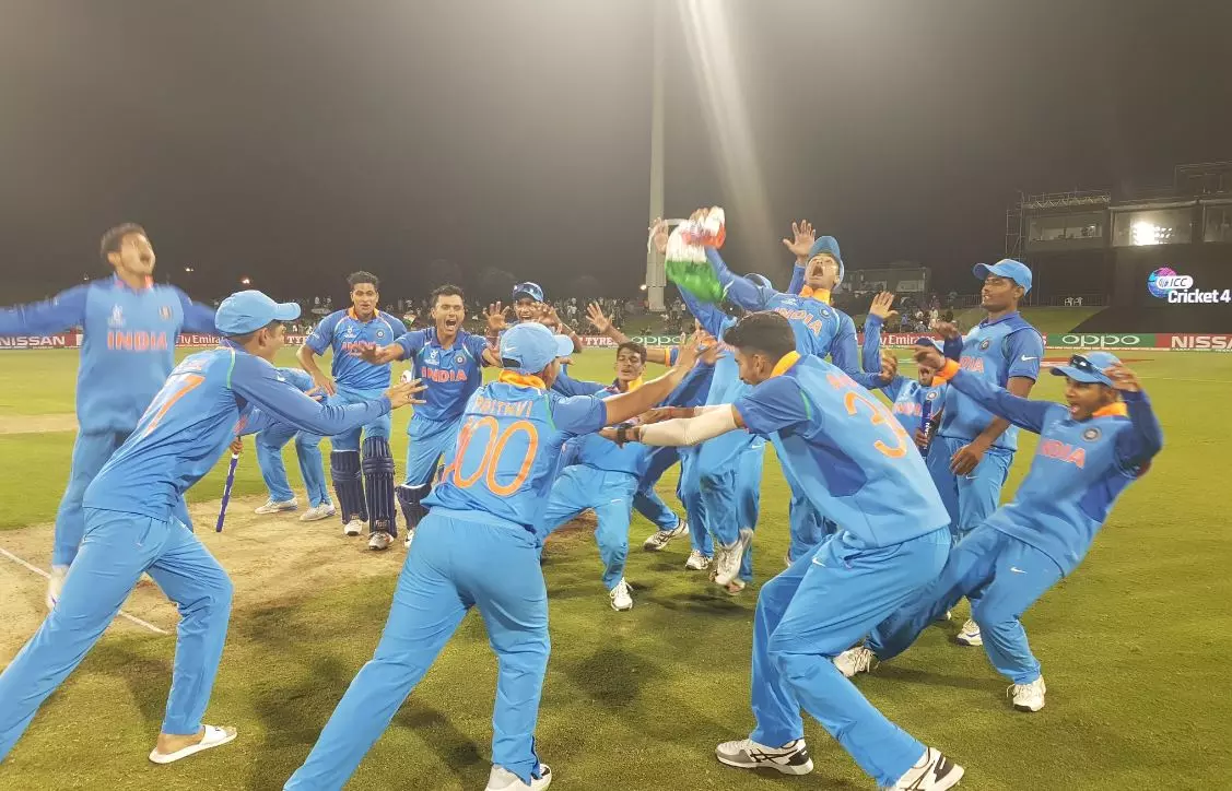 ലോകകിരീടം നേടിയ ഇന്ത്യന്‍ കൗമാരക്കാരുടെ ഹിപ്‌നോസിസ് ആഘോഷം