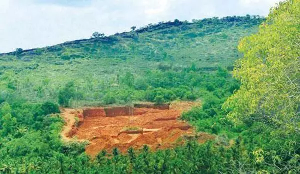 ചക്കിട്ടപ്പാറ ഇരുമ്പയിര്‍ ഖനനത്തിനെതിരെ ബഹുജന പ്രക്ഷോഭം