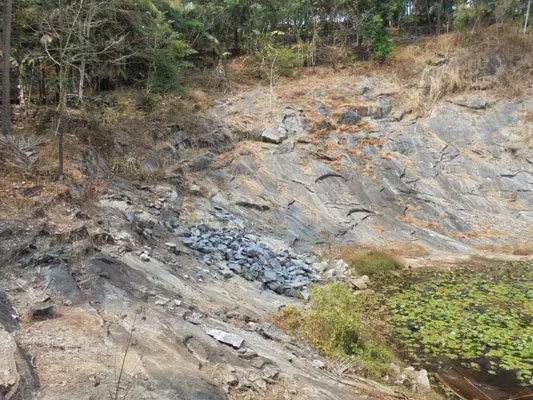 സര്ക്കാര് ഭൂമിയില് സിഎസ്ഐ ചര്ച്ചിന്റെ ക്വാറി; കേസ് സര്ക്കാര് ഗൌരവത്തിലെടുക്കണമെന്ന് ഹൈക്കോടതി സര്ക്കാര് ഭൂമിയില് സിഎസ്ഐ ചര്ച്ചിന്റെ ക്വാറി; കേസ് സര്ക്കാര് ഗൌരവത്തിലെടുക്കണമെന്ന് ഹൈക്കോടതി